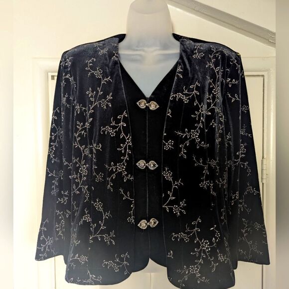 VTG R & M Richard 12 Black Velvet Heart Clasp Top Whimsigoth Witchy Romantic - Picture 1 of 8